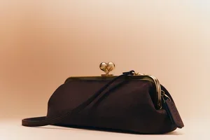 Meet our new Kisslock bag.