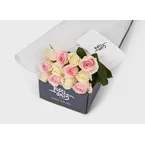 Mixed Pink And White Roses Gift Box (ROA09)